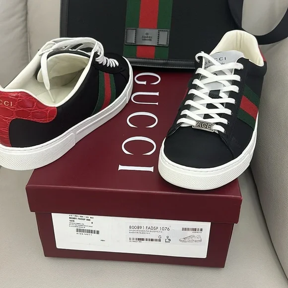 Gucci Men's Black and Red Messenger Bag &Gucci Men Gucci Sneakers Sizes 9 & 6.5 - Picture 2 of 3
